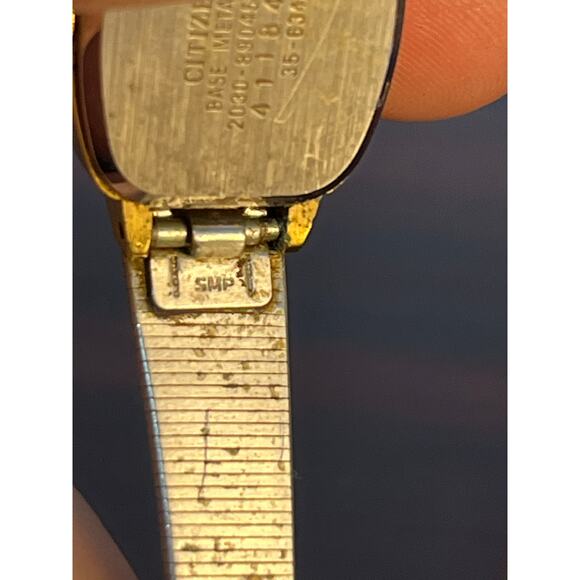 VTG Citizen Quartz Wrist Watch Gold Tone Dainty Untested - Picture 11 of 11